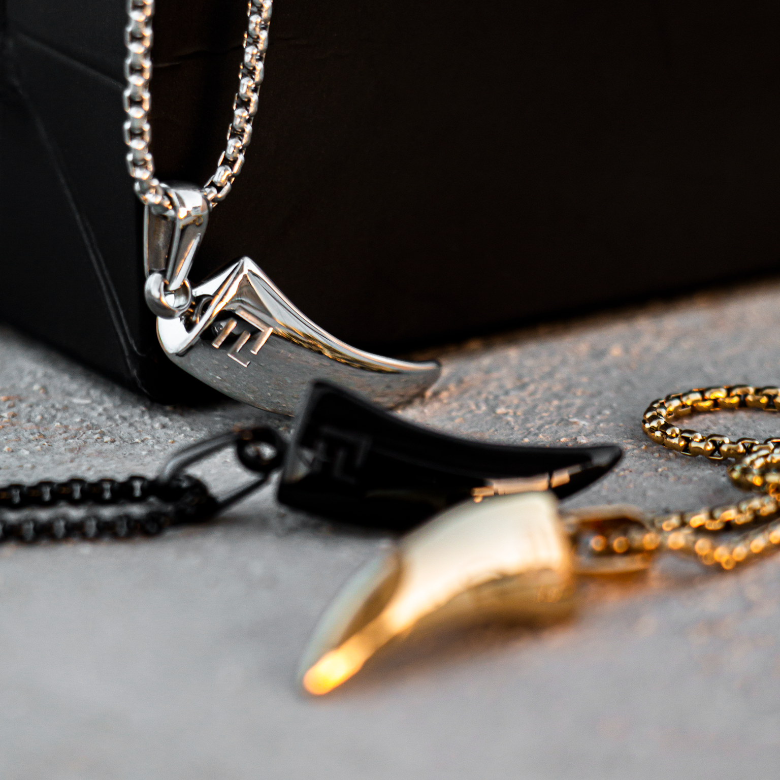 Tiger Claw Necklace in Gold