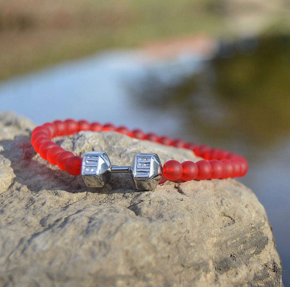 Red dumbbel bracelet